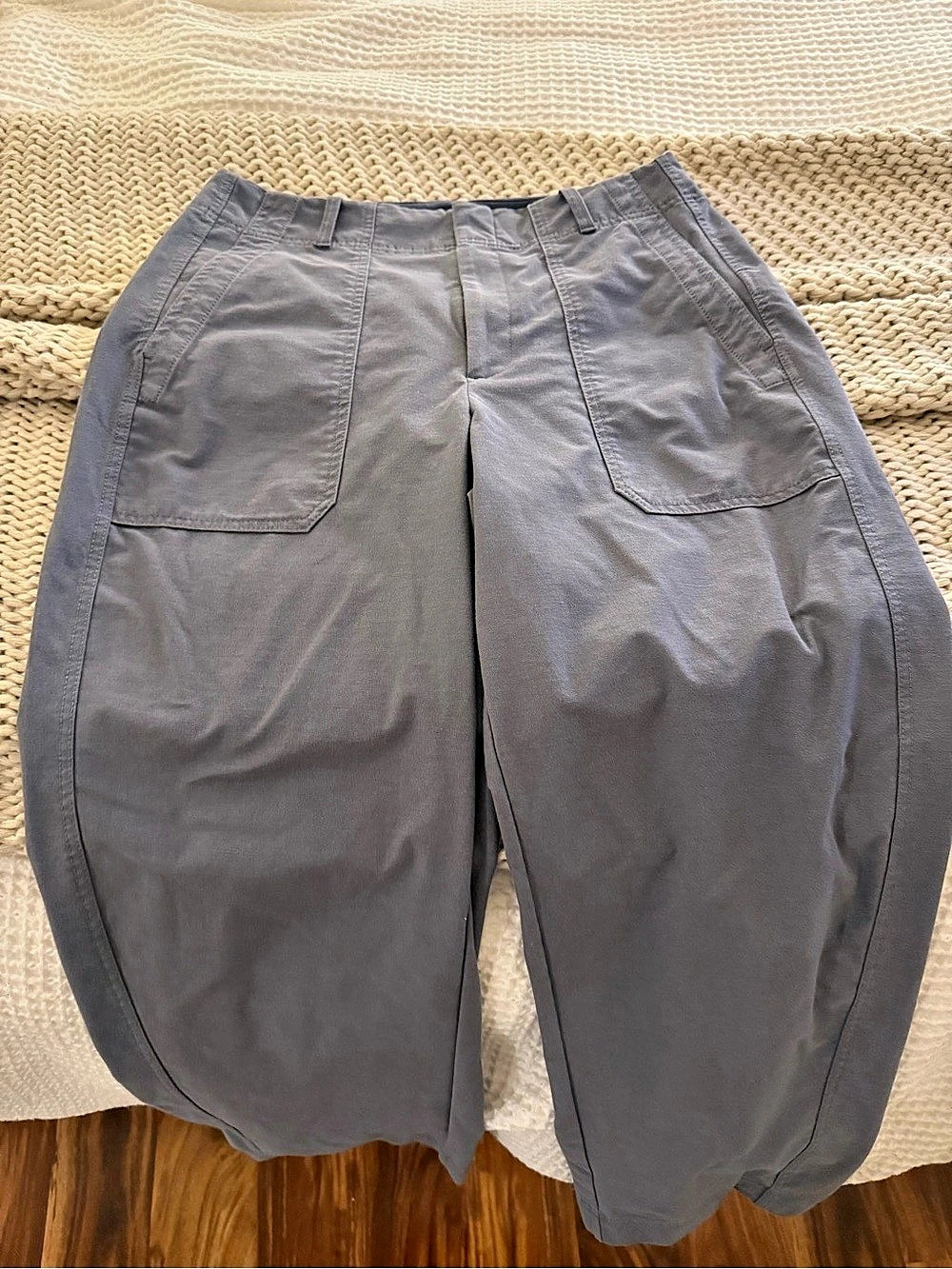Athleta Skyline Pants in Gray Size 12 Like New
